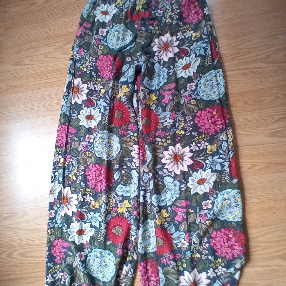 Free flowing pants